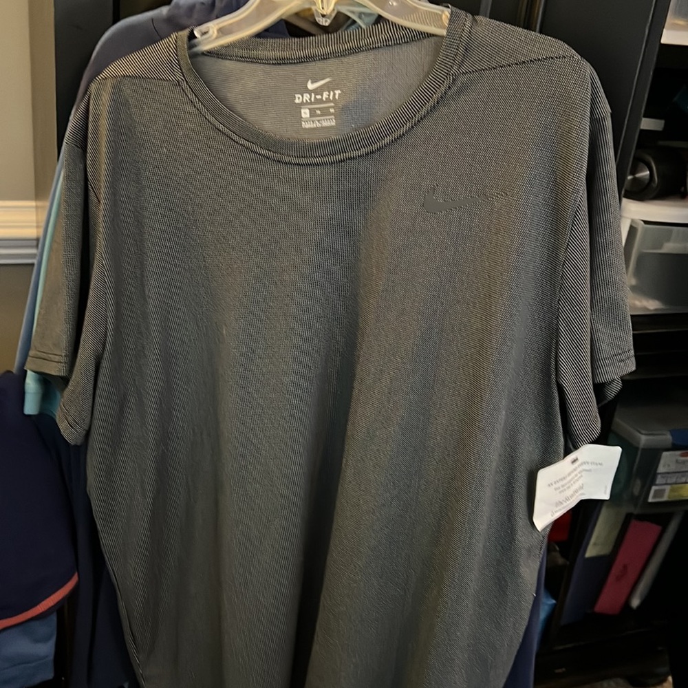 Nike mens XL Dri-fit gray tshirt